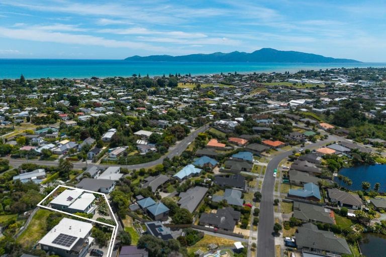 Photo of property in 12 Charlotte Way, Raumati South, Paraparaumu, 5032