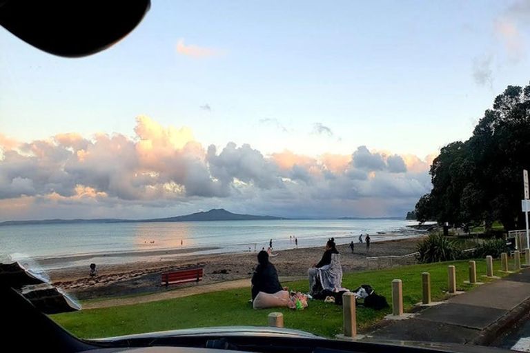 Photo of property in 2/38 Gulf View Road, Murrays Bay, Auckland, 0630