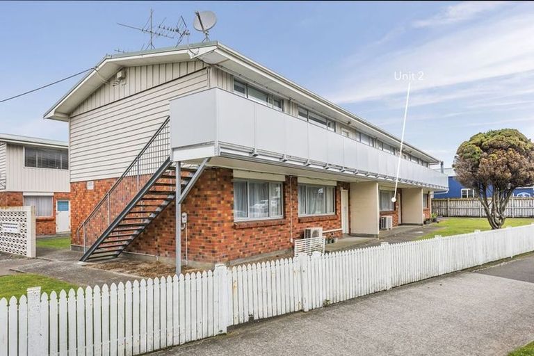 Photo of property in 2/246 Main Road, Tawa, Wellington, 5028