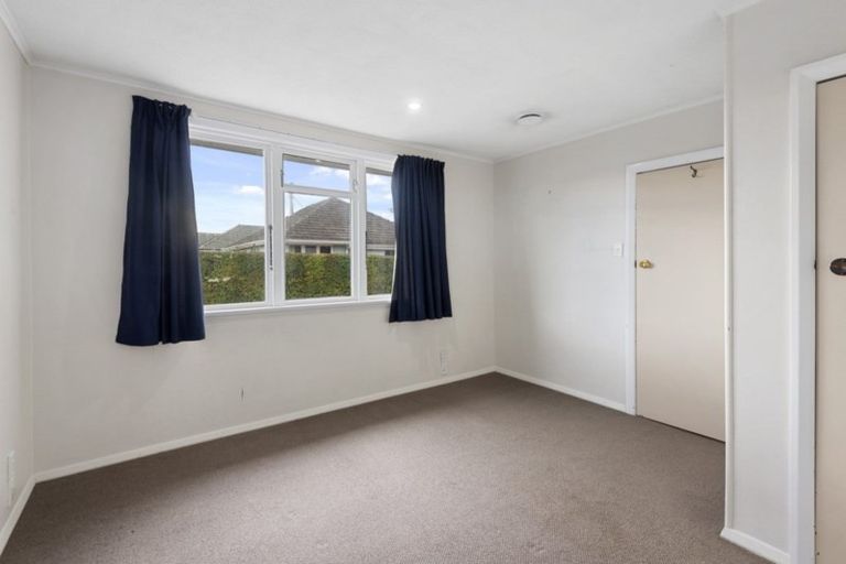 Photo of property in 18 Lambeth Crescent, Northcote, Christchurch, 8052