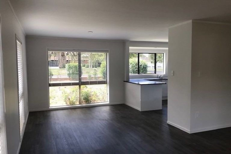 Photo of property in 5 Brockton Avenue, Conifer Grove, Takanini, 2112