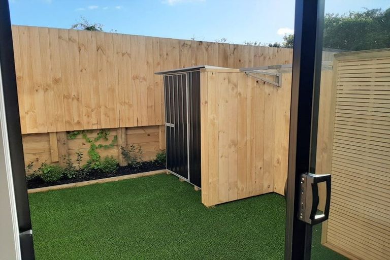 Photo of property in 9/21 Karamu Street, Te Atatu Peninsula, Auckland, 0610