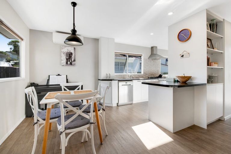 Photo of property in 20 Spargo Road, Massey, Auckland, 0614