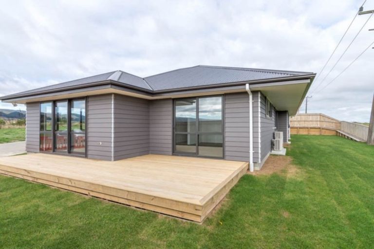 Photo of property in 33 Silicon Way, Fitzherbert, Palmerston North, 4410