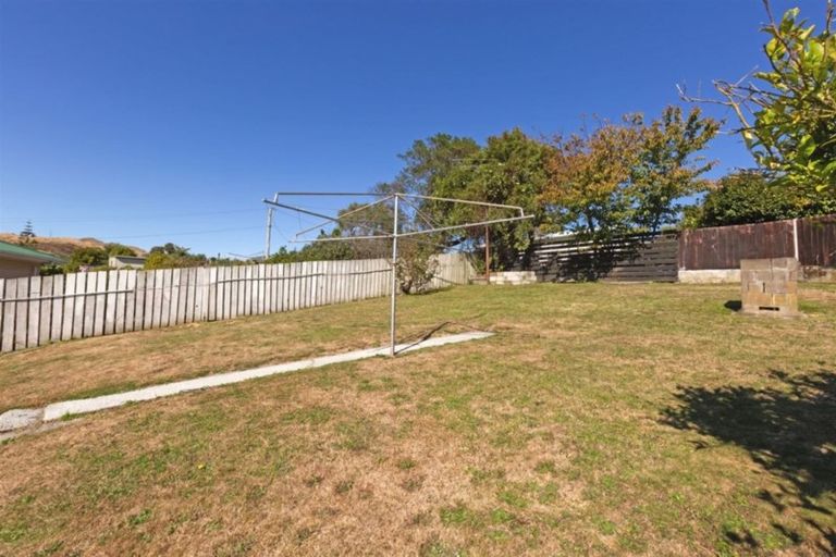 Photo of property in 111 Driver Crescent, Cannons Creek, Porirua, 5024