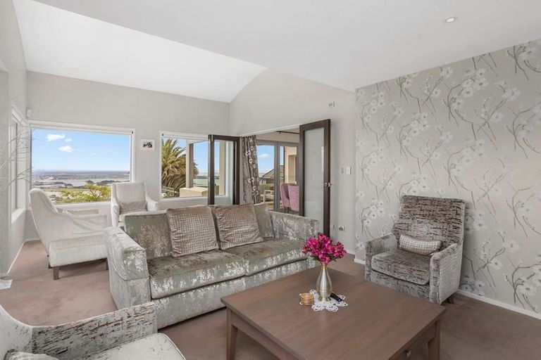 Photo of property in 32 Drayton Drive, Mount Pleasant, Christchurch, 8081