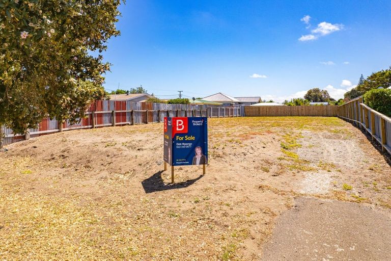 Photo of property in 19 Karewa Street, Castlecliff, Wanganui, 4501
