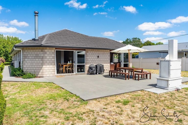 Photo of property in 18 Pahi Road, Paparoa, 0571