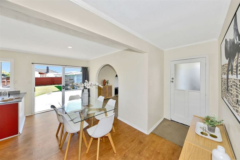 Photo of property in 11 Glenora Place, Hornby, Christchurch, 8042