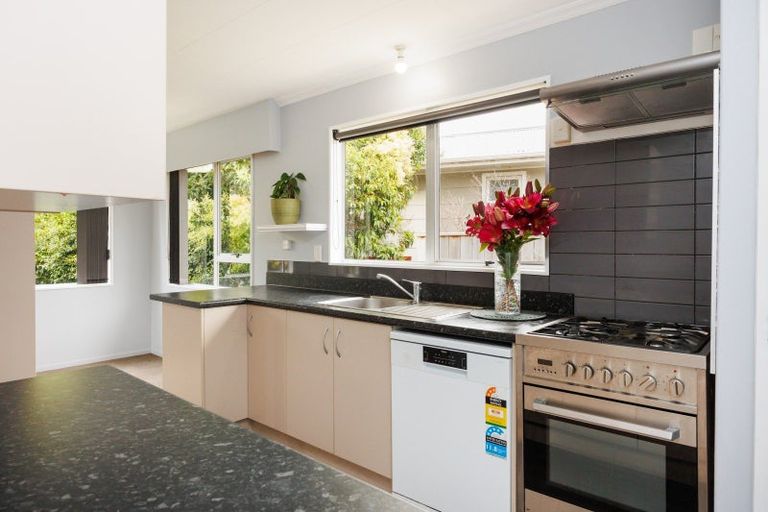 Photo of property in 33 Rhodes Drive, Kelvin Grove, Palmerston North, 4414