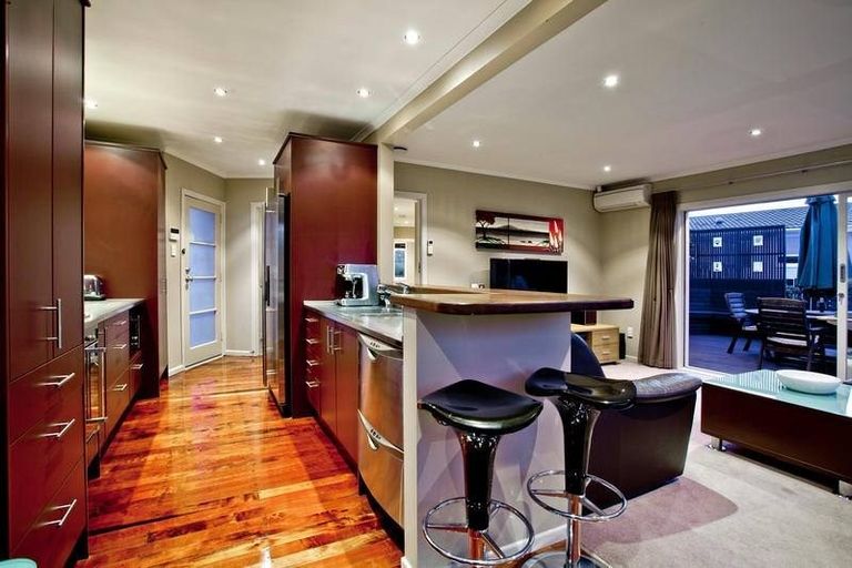 Photo of property in 15a Sycamore Drive, Sunnynook, Auckland, 0620