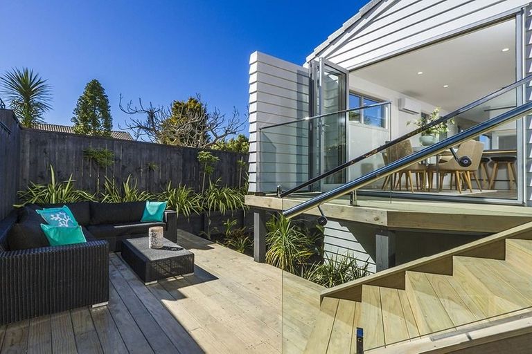 Photo of property in 1/465a Beach Road, Murrays Bay, Auckland, 0630