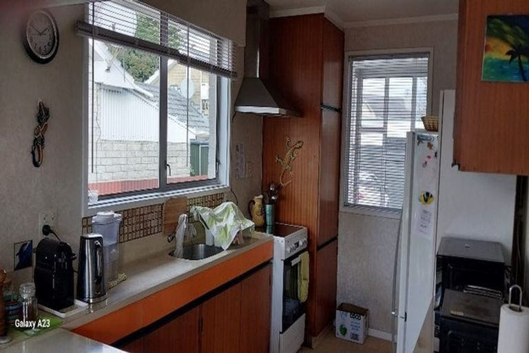 Photo of property in 2/166 Waterloo Road, Hutt Central, Lower Hutt, 5010