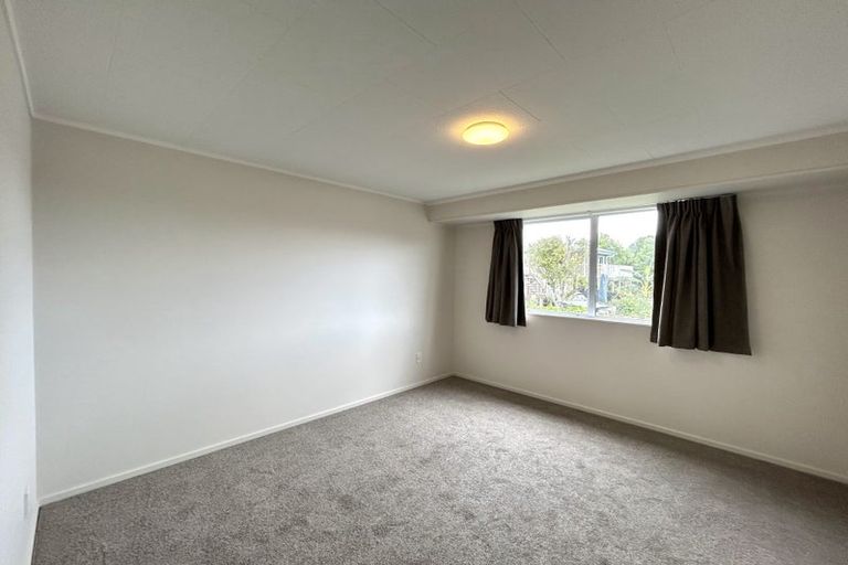 Photo of property in 2/127 Spinella Drive, Bayview, Auckland, 0629