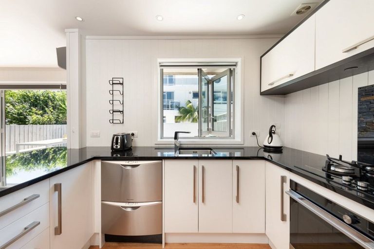 Photo of property in 2/54 Marine Parade, Mount Maunganui, 3116