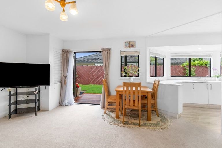 Photo of property in 26 Settlers Grove, Orewa, 0931