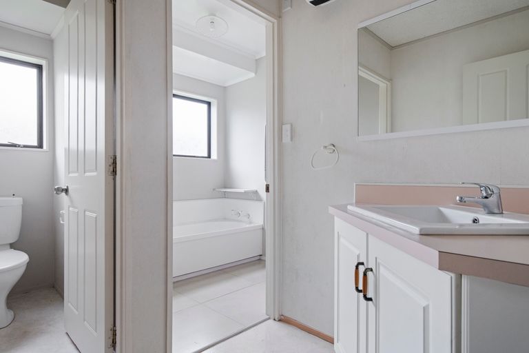 Photo of property in 9a Civic Place, Waiuku, 2123