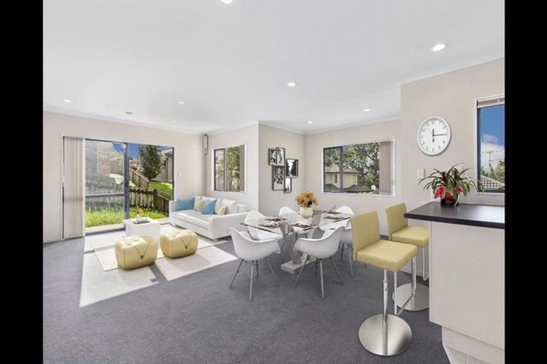 Photo of property in 25 Quincey Place, Massey, Auckland, 0614
