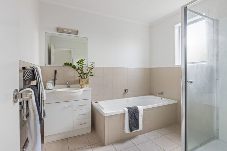 Photo of property in 15 Halyard Place, Te Atatu Peninsula, Auckland, 0610