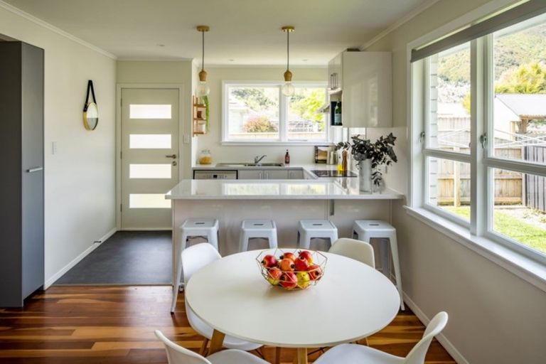 Photo of property in 9a Heather Grove, Fairfield, Lower Hutt, 5011