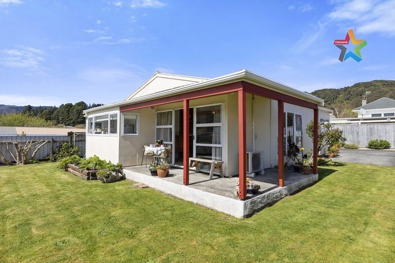Photo of property in 5a Lees Grove, Wainuiomata, Lower Hutt, 5014