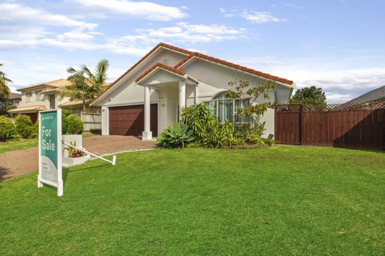 Photo of property in 7 Thornbury Crescent, East Tamaki Heights, Auckland, 2016