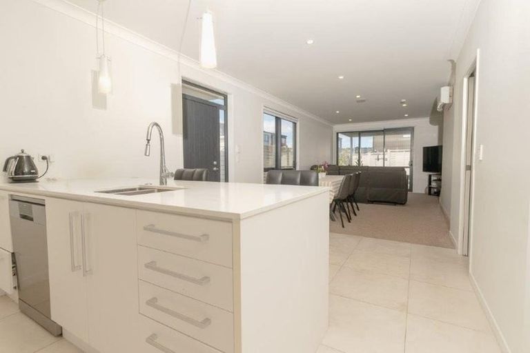 Photo of property in 4 Whimbrel Road, Flat Bush, Auckland, 2019