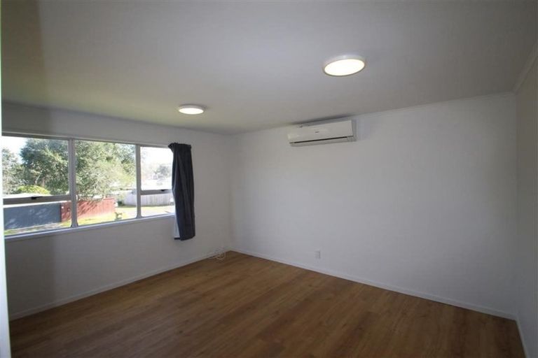 Photo of property in 12 St Margaret Place, West Harbour, Auckland, 0618