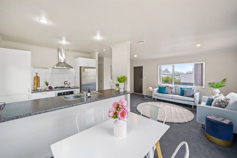 Photo of property in 5 Cresswell Place, Johnsonville, Wellington, 6037