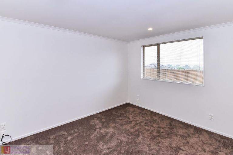 Photo of property in 24 Piriti Place, Weymouth, Auckland, 2103