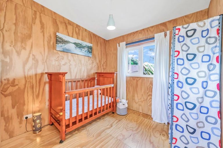 Photo of property in 5 Cross Street, Coalgate, 7673