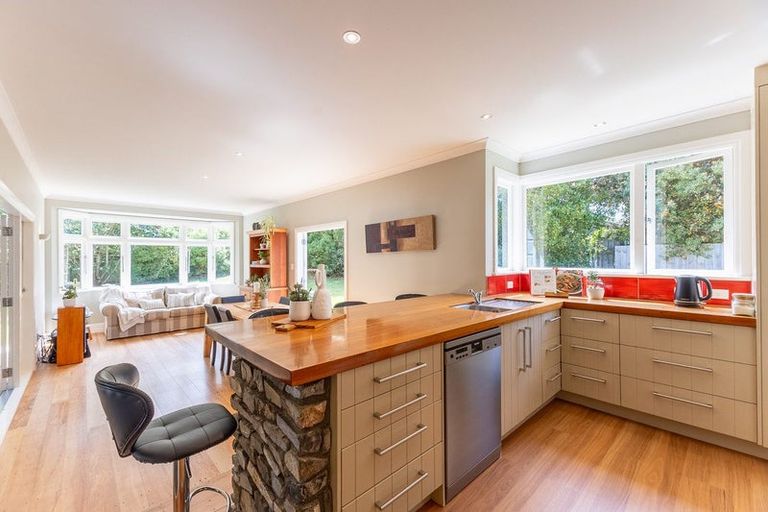 Photo of property in 43 Dale Road, Raumati South, Paraparaumu, 5032