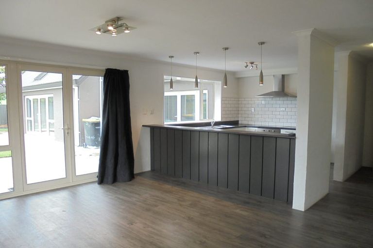 Photo of property in 39 Beauford Place, Parklands, Christchurch, 8083