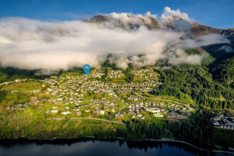 Photo of property in 10a Caples Place, Fernhill, Queenstown, 9300