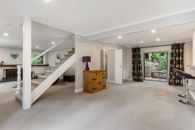 Photo of property in 31 Napuka Road, Henderson Valley, Auckland, 0612