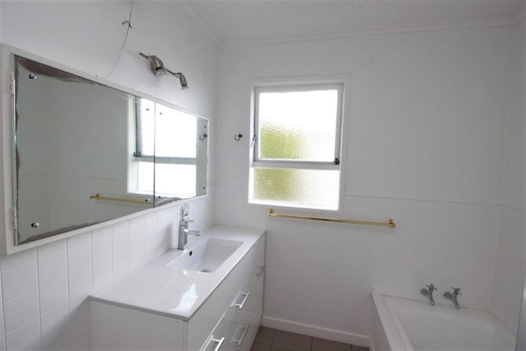 Photo of property in 7 Lewis Road, Pakuranga, Auckland, 2010