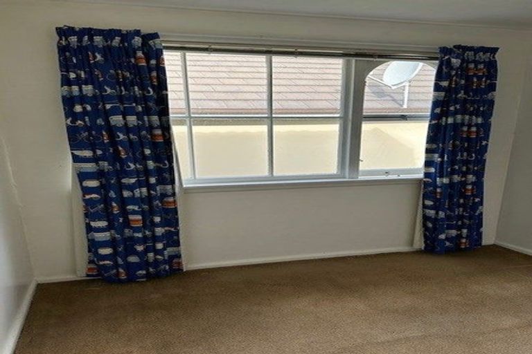 Photo of property in 12 Ladbrokes Place, Fendalton, Christchurch, 8052