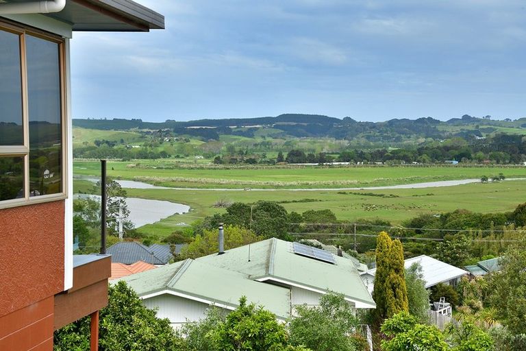 Photo of property in 16 Kaipara Crescent, Helensville, 0800