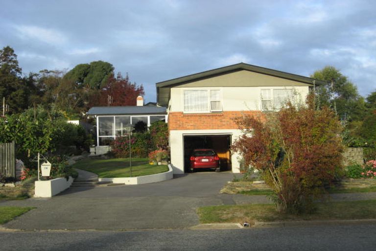 Photo of property in 14 Holmes Street, Holmes Hill, Oamaru, 9401