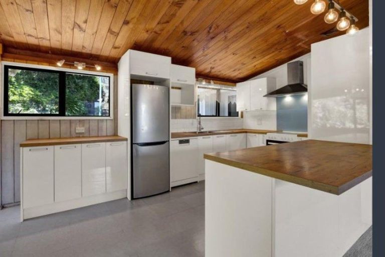 Photo of property in 15 Awanui Street, Merrilands, New Plymouth, 4312