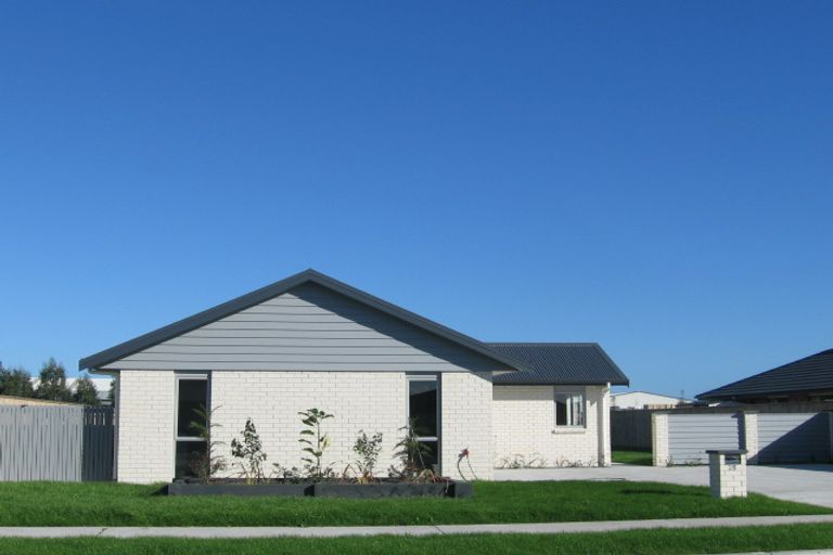 Photo of property in 25 Gandalf Crescent, Paraparaumu, 5032