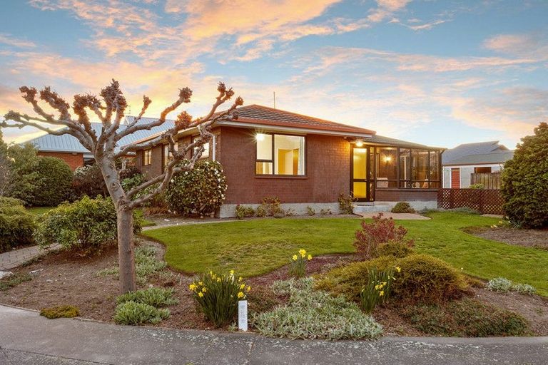 Photo of property in 9 Lowry Avenue, Redwood, Christchurch, 8051