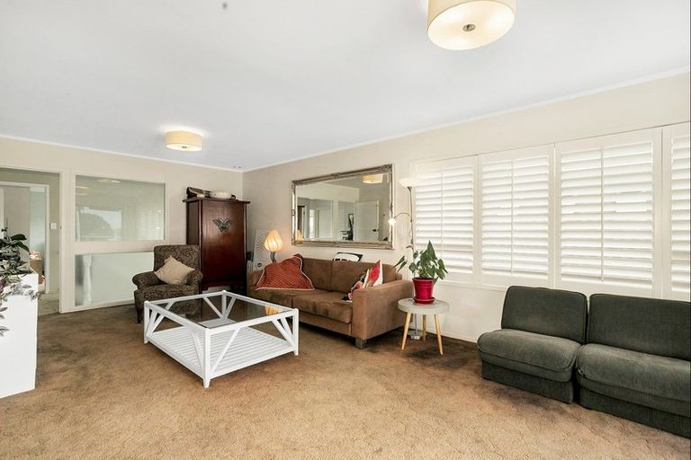 Photo of property in 2/28 Raymond Street, Point Chevalier, Auckland, 1022