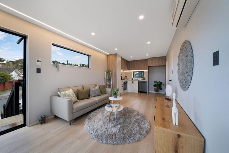 Photo of property in 1 Tacitus Place, Totara Vale, Auckland, 0629