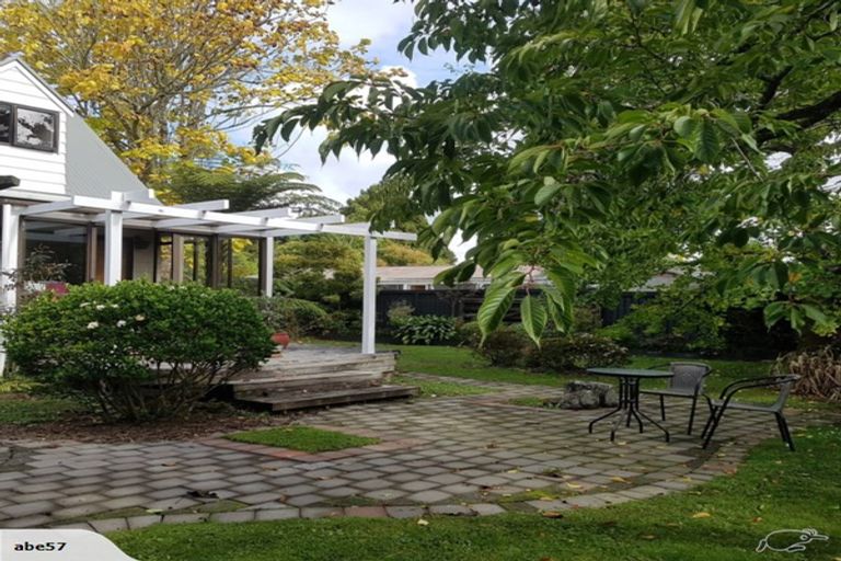 Photo of property in 56 Woodside Road, Massey, Auckland, 0614