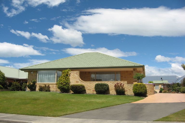 Photo of property in 2 Carmana Gardens, Rangiora, 7400