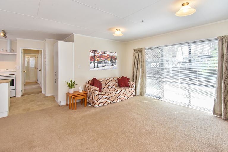 Photo of property in 2/10 Carnoustie Drive, Wattle Downs, Auckland, 2103