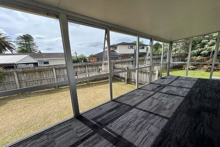 Photo of property in 77 Chilcott Road, Henderson, Auckland, 0612
