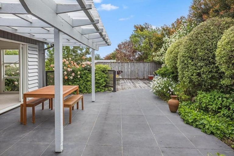 Photo of property in 15 Tawa Street, Waikanae, 5036