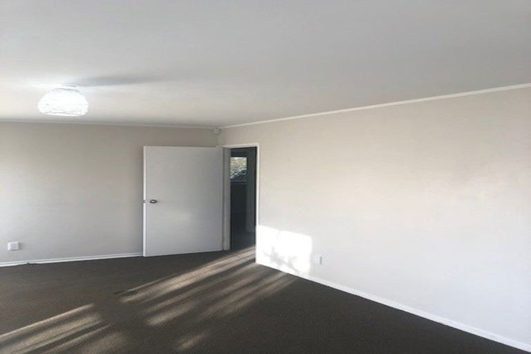 Photo of property in 2/25 Melleray Place, Randwick Park, Auckland, 2105